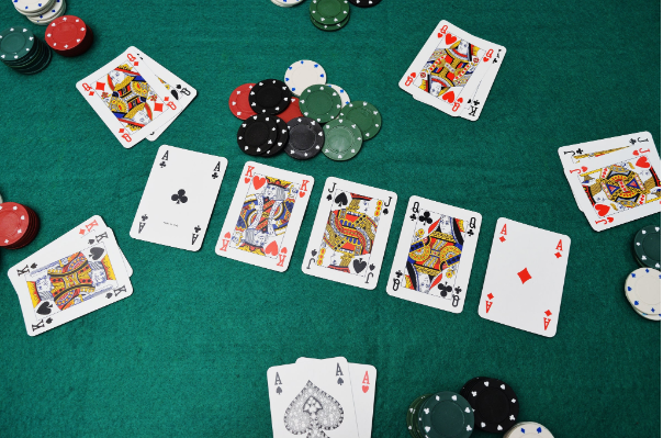 Những quy luật poker AE888 dành cho người mới bắt đầu